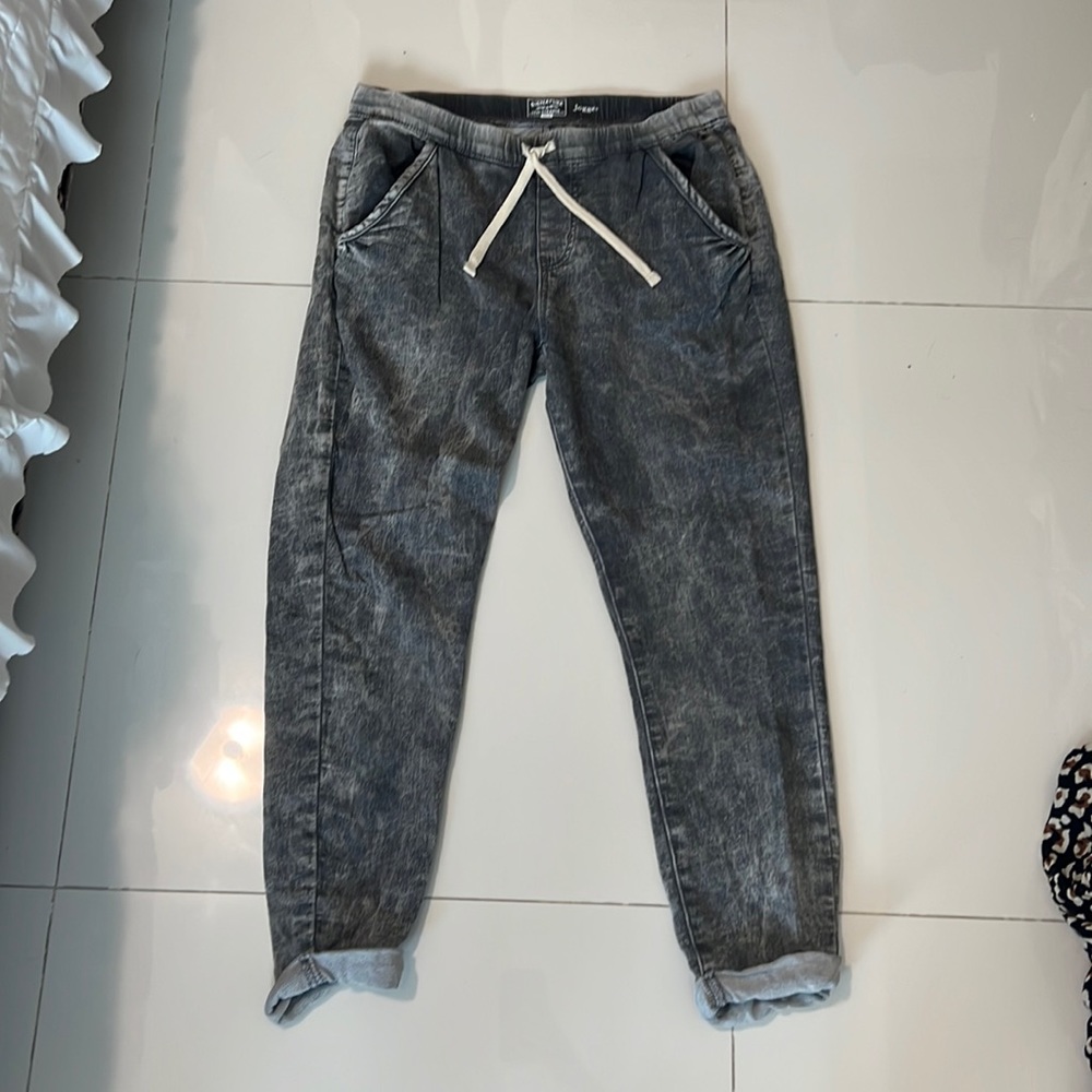 Gray acid wash jogger jeans with tie at waist